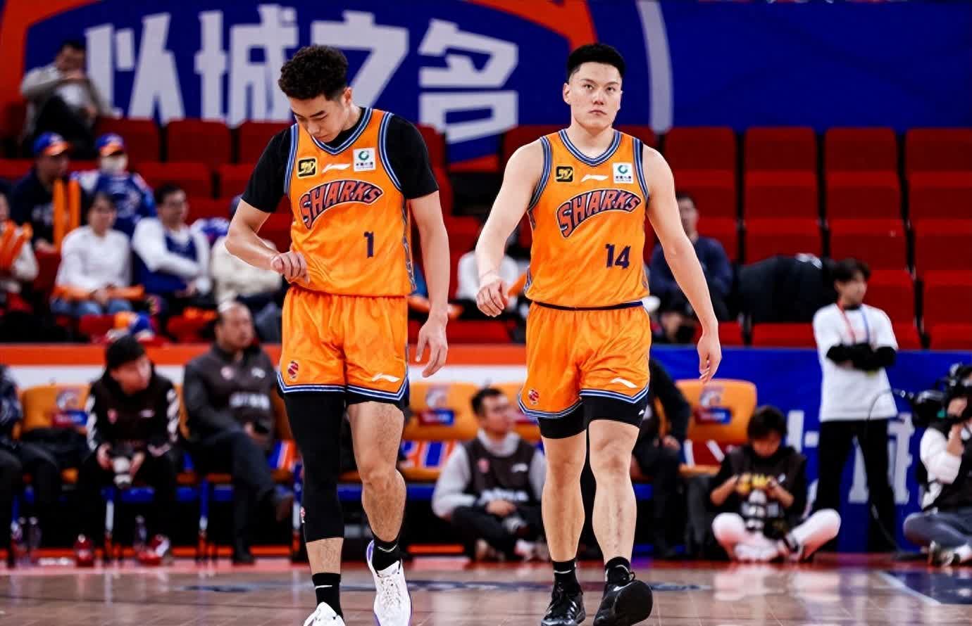 上海男篮再扬旗战胜京城，震撼全场